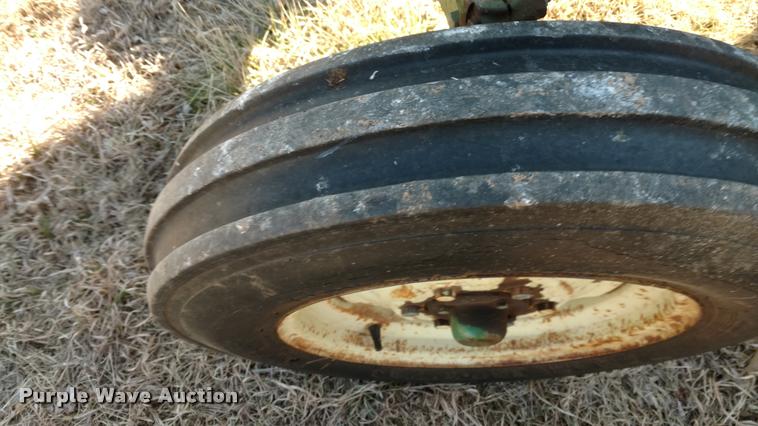 image for item BU9932 Oliver 550 tractor