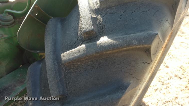 image for item BU9932 Oliver 550 tractor