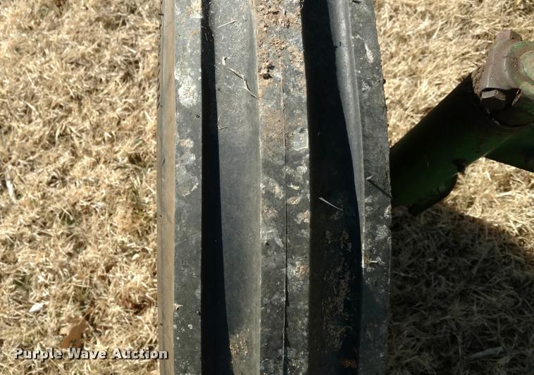 image for item BU9932 Oliver 550 tractor