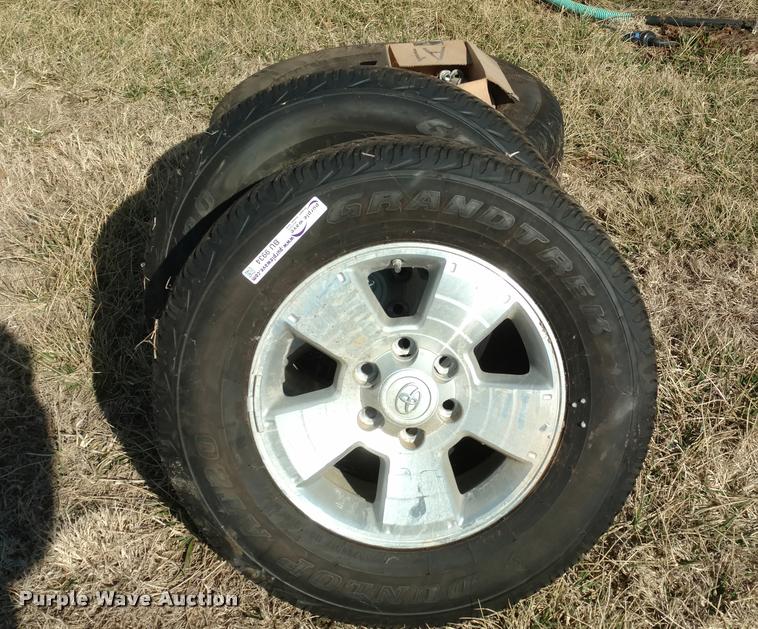 image for item BU9934 (4) tires and wheels