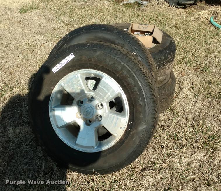 image for item BU9934 (4) tires and wheels