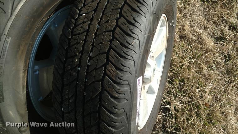 image for item BU9934 (4) tires and wheels