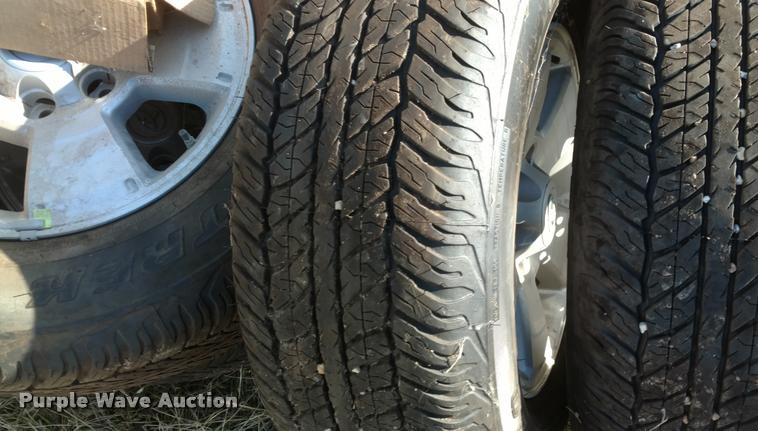 image for item BU9934 (4) tires and wheels