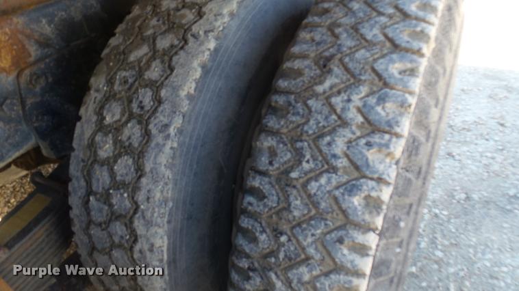 image for item CB9563 1971 Ford 9000 dump truck