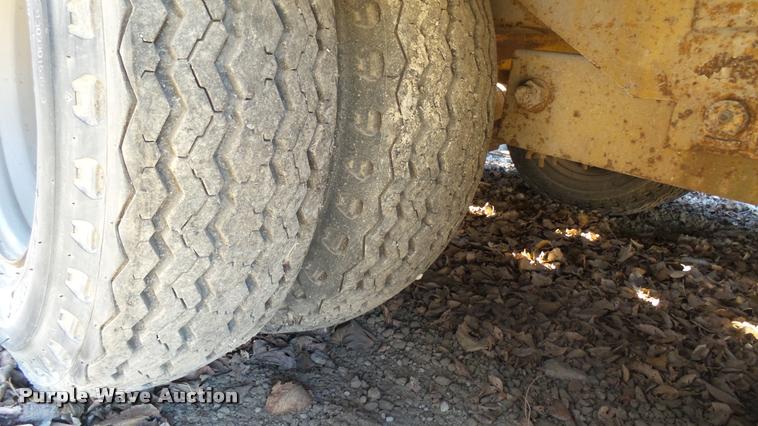 image for item CB9565 1985 Eager Beaver Trailers tilt deck equipment trailer