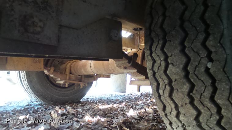 image for item CB9565 1985 Eager Beaver Trailers tilt deck equipment trailer