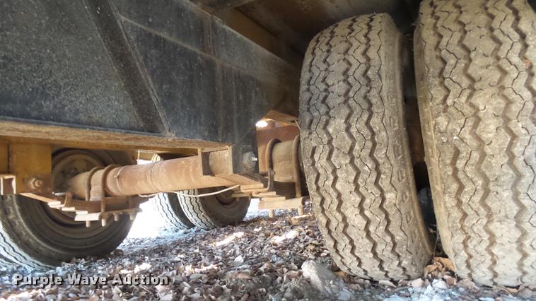 image for item CB9565 1985 Eager Beaver Trailers tilt deck equipment trailer