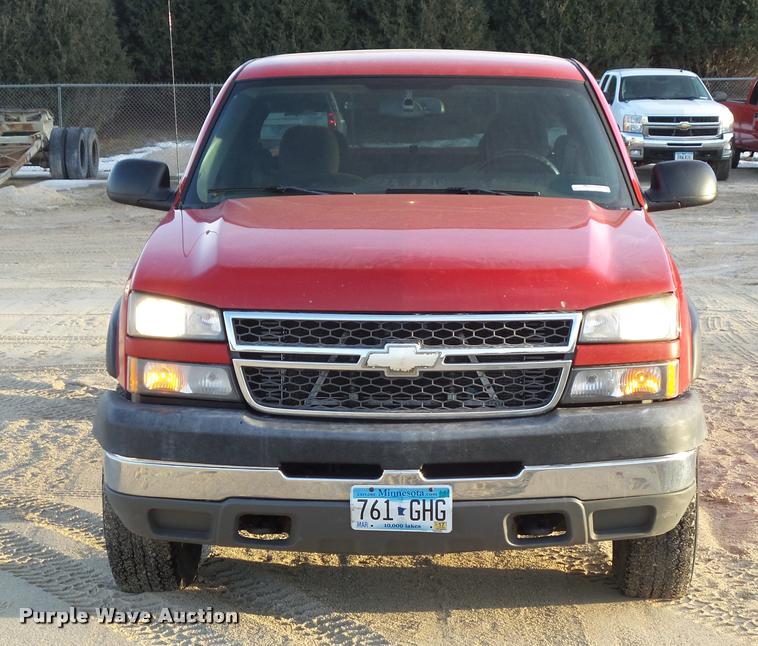 image for item CB9817 2005 Chevrolet Silverado 2500HD Ext. Cab pickup truck