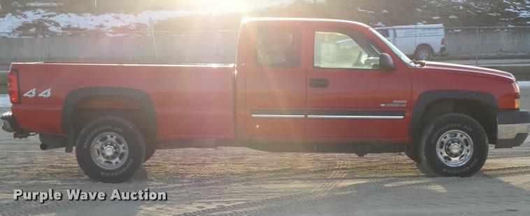 image for item CB9817 2005 Chevrolet Silverado 2500HD Ext. Cab pickup truck