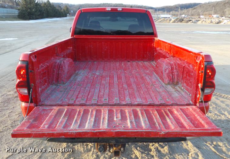 image for item CB9817 2005 Chevrolet Silverado 2500HD Ext. Cab pickup truck