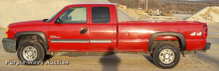 image for item CB9817 2005 Chevrolet Silverado 2500HD Ext. Cab pickup truck
