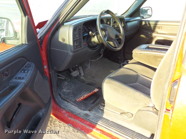 image for item CB9817 2005 Chevrolet Silverado 2500HD Ext. Cab pickup truck