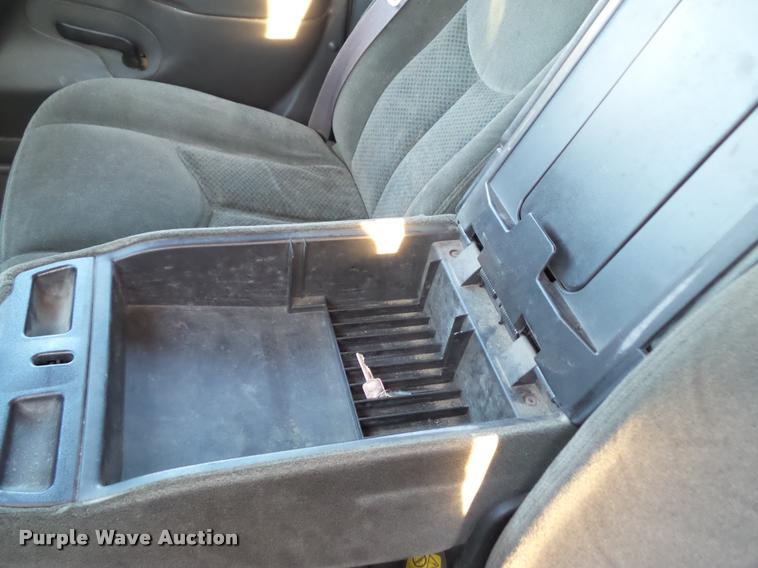 image for item CB9817 2005 Chevrolet Silverado 2500HD Ext. Cab pickup truck