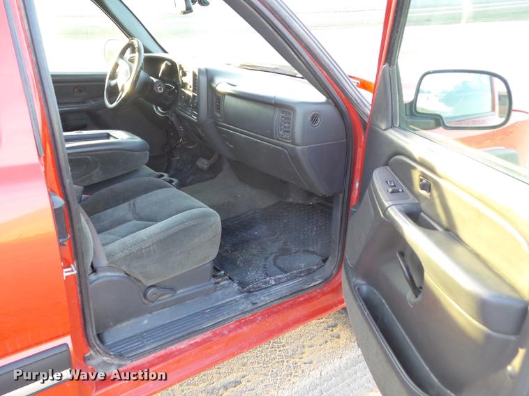 image for item CB9817 2005 Chevrolet Silverado 2500HD Ext. Cab pickup truck