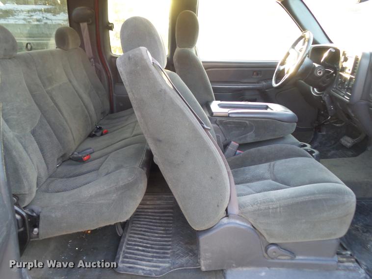 image for item CB9817 2005 Chevrolet Silverado 2500HD Ext. Cab pickup truck