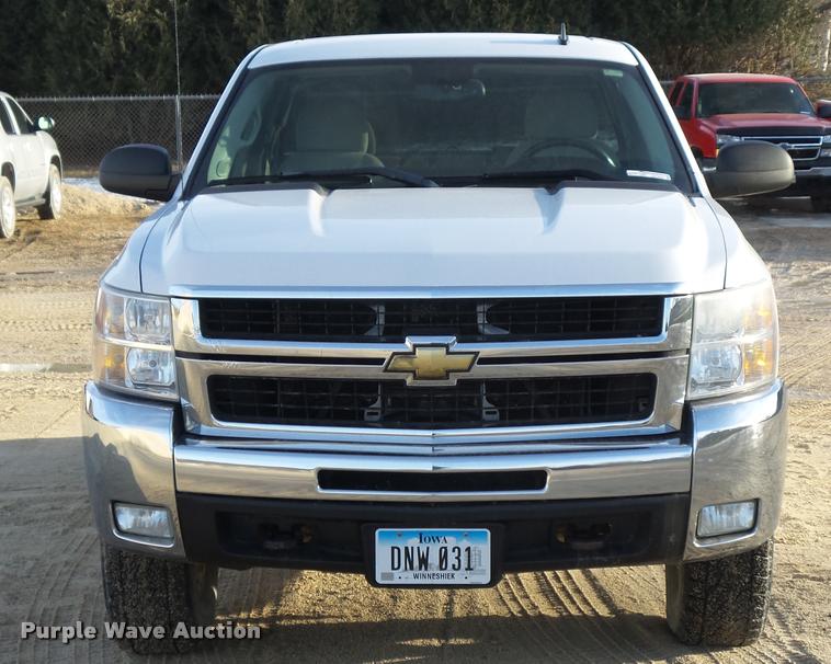 image for item CB9820 2007 Chevrolet Silverado K2500HD Ext. Cab pickup truck