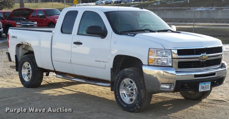 image for item CB9820 2007 Chevrolet Silverado K2500HD Ext. Cab pickup truck