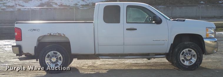 image for item CB9820 2007 Chevrolet Silverado K2500HD Ext. Cab pickup truck