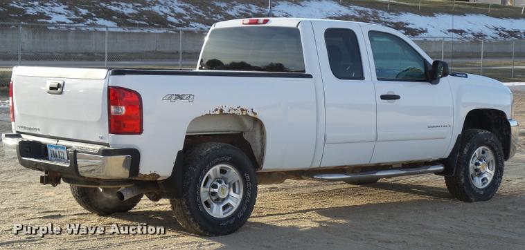 image for item CB9820 2007 Chevrolet Silverado K2500HD Ext. Cab pickup truck