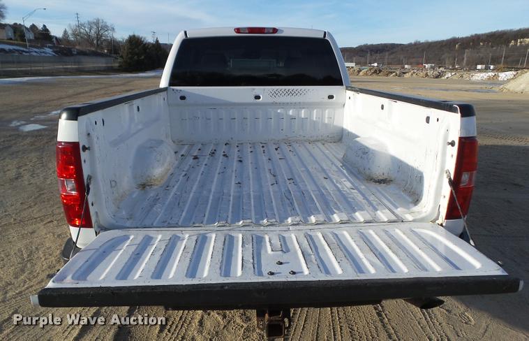 image for item CB9820 2007 Chevrolet Silverado K2500HD Ext. Cab pickup truck