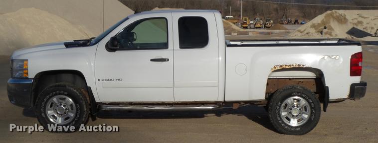 image for item CB9820 2007 Chevrolet Silverado K2500HD Ext. Cab pickup truck