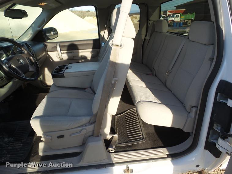 image for item CB9820 2007 Chevrolet Silverado K2500HD Ext. Cab pickup truck