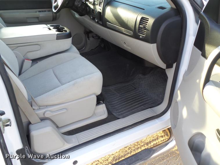 image for item CB9820 2007 Chevrolet Silverado K2500HD Ext. Cab pickup truck