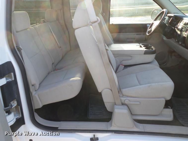 image for item CB9820 2007 Chevrolet Silverado K2500HD Ext. Cab pickup truck
