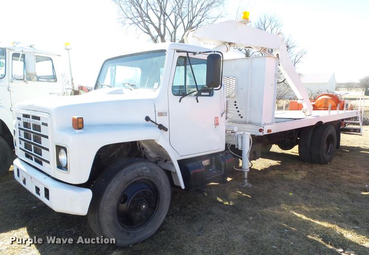 image for item CB9822 1985 International 1954 service truck