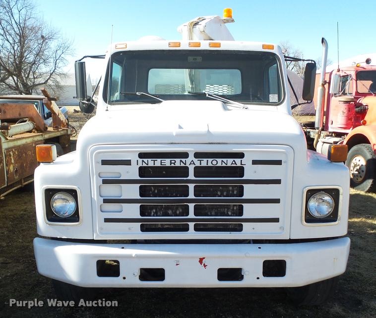 image for item CB9822 1985 International 1954 service truck