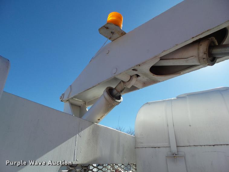 image for item CB9822 1985 International 1954 service truck