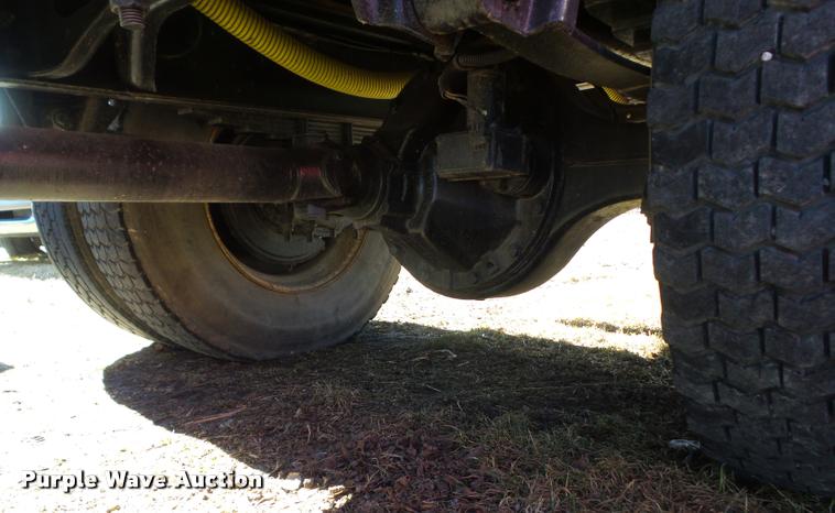 image for item CB9822 1985 International 1954 service truck