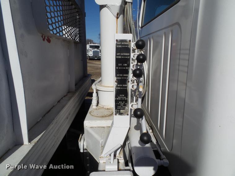 image for item CB9822 1985 International 1954 service truck