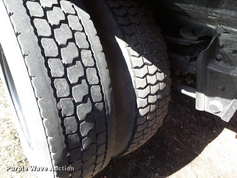 image for item CB9822 1985 International 1954 service truck