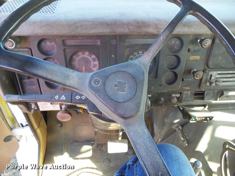 image for item CB9822 1985 International 1954 service truck