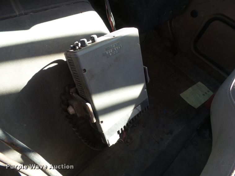 image for item CB9822 1985 International 1954 service truck