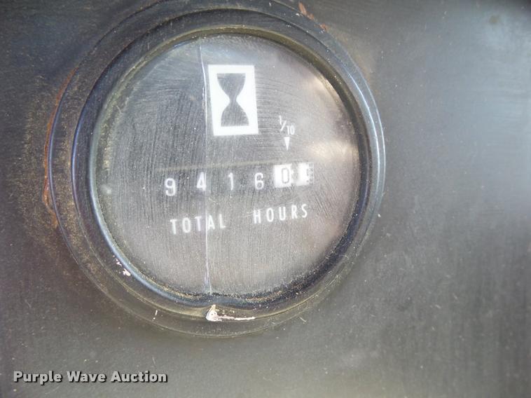 image for item CB9822 1985 International 1954 service truck