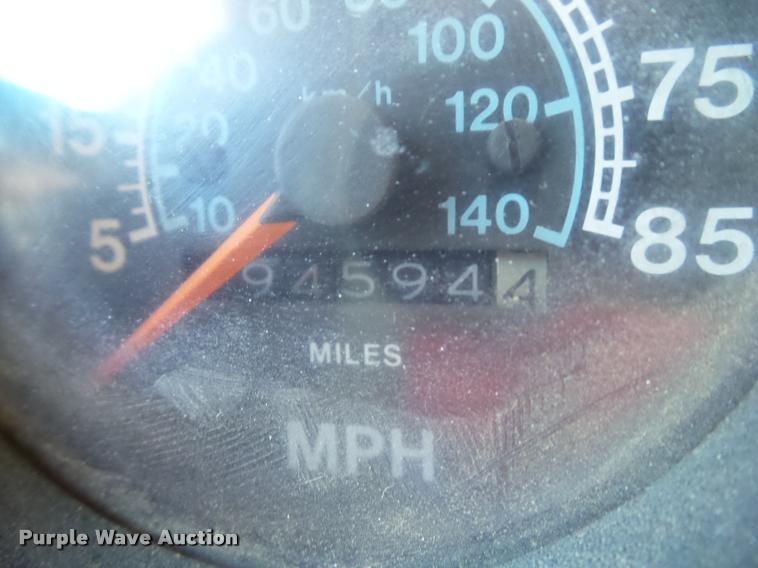 image for item CB9822 1985 International 1954 service truck