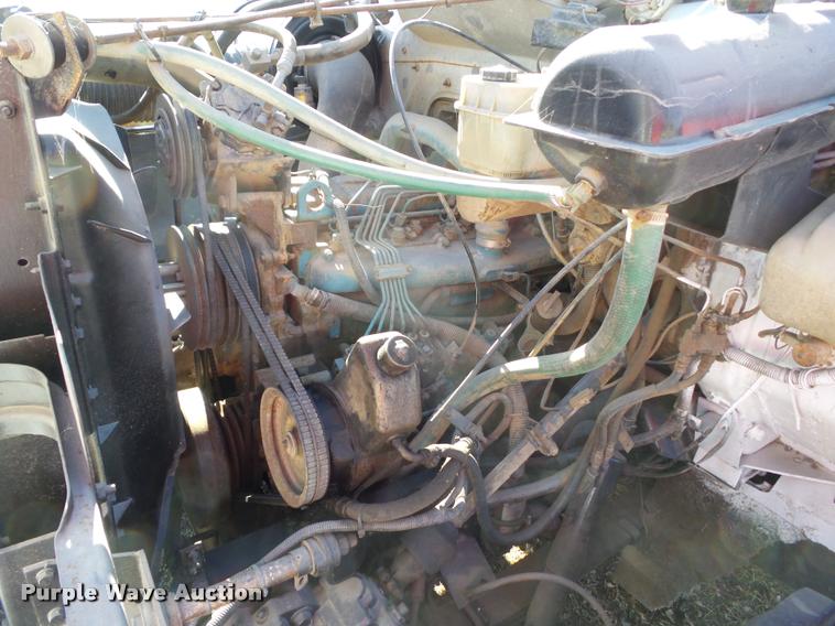 image for item CB9822 1985 International 1954 service truck