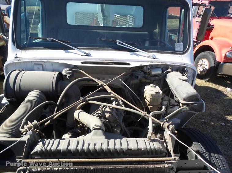 image for item CB9822 1985 International 1954 service truck