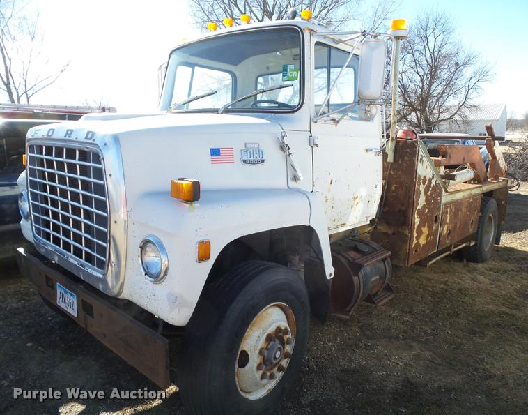 image for item CB9823 1984 Ford LN8000 service truck