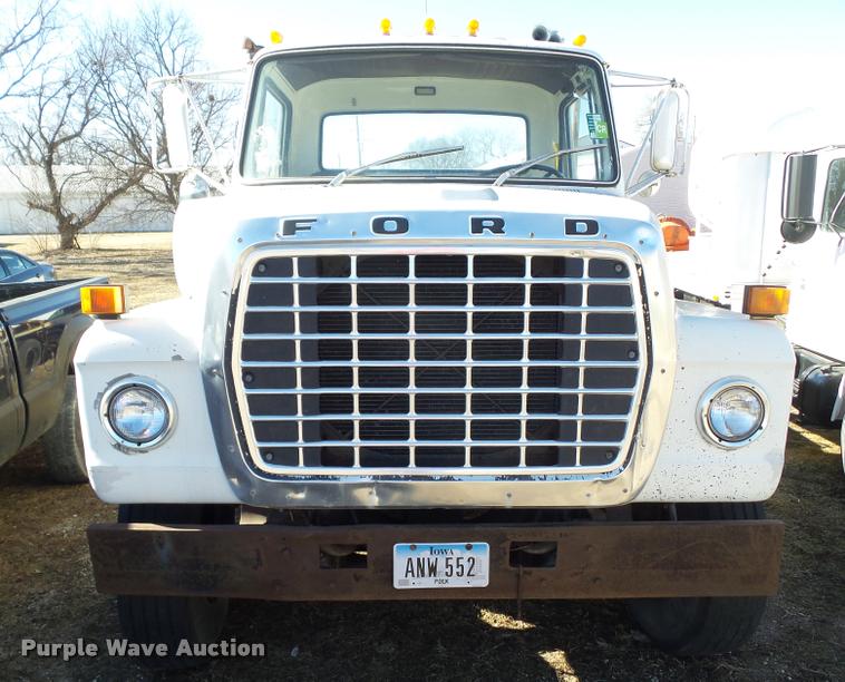 image for item CB9823 1984 Ford LN8000 service truck