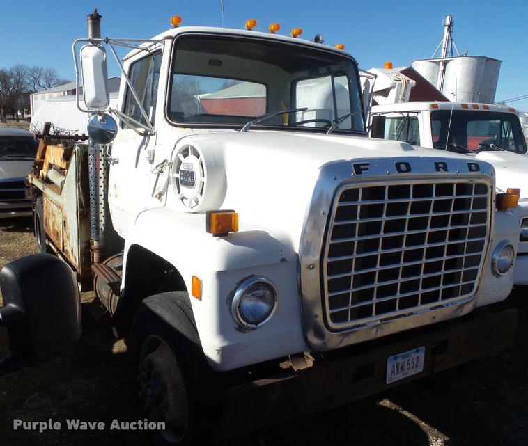 image for item CB9823 1984 Ford LN8000 service truck