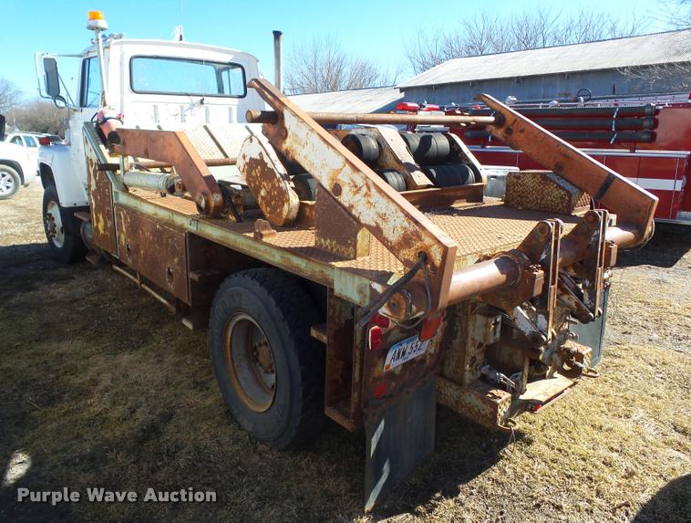 image for item CB9823 1984 Ford LN8000 service truck