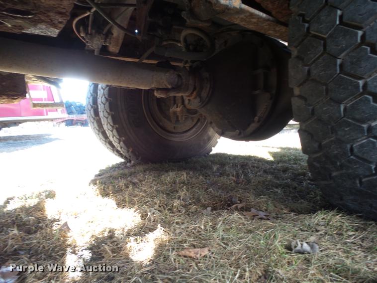 image for item CB9823 1984 Ford LN8000 service truck