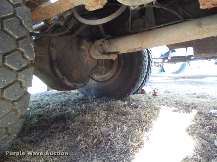 image for item CB9823 1984 Ford LN8000 service truck