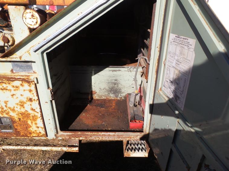 image for item CB9823 1984 Ford LN8000 service truck