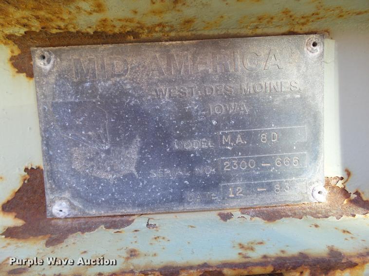 image for item CB9823 1984 Ford LN8000 service truck