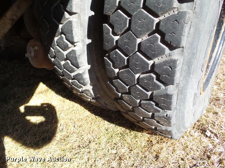 image for item CB9823 1984 Ford LN8000 service truck