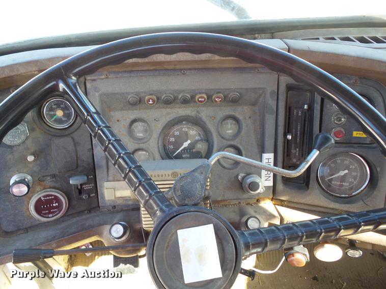 image for item CB9823 1984 Ford LN8000 service truck